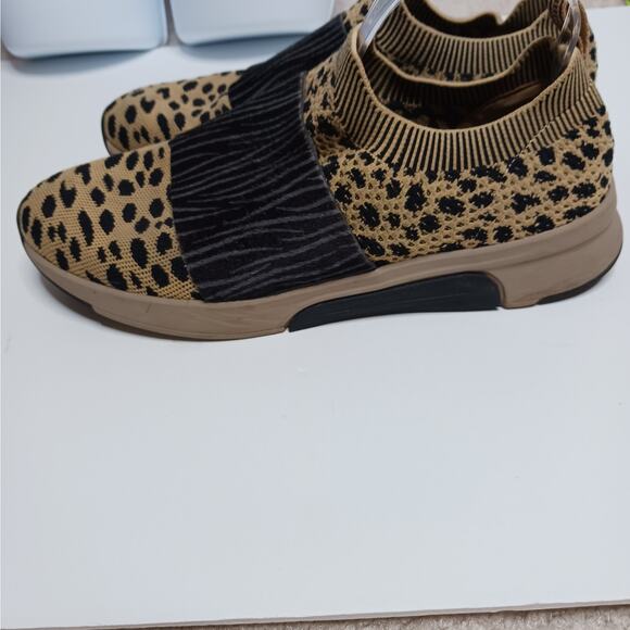Mark Nason Abbe Animal Print Slip-On Modern Joggers Sz 11 - Picture 4 of 11